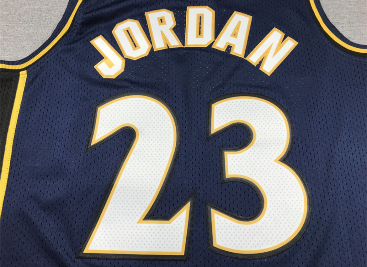 Michael Jordan #23 – Washington Wizards (Blanco y Azul)