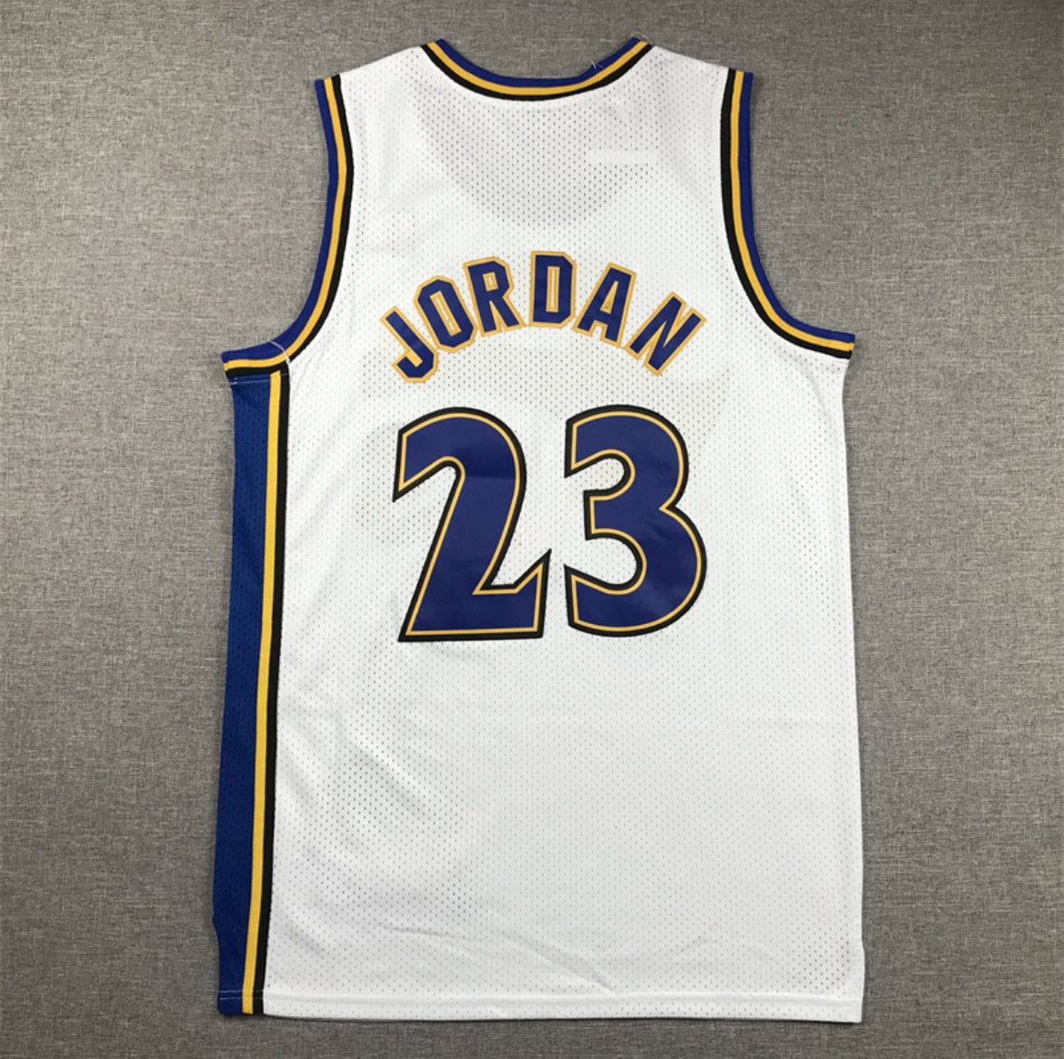 Michael Jordan #23 – Washington Wizards (Blanco y Azul)