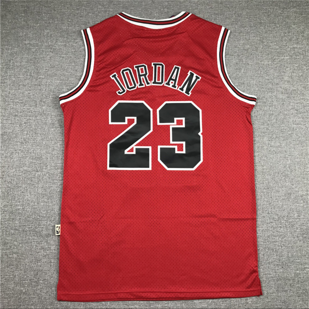 Jersey Chicago Bulls – Michael Jordan #23 (Rojo Clásico)