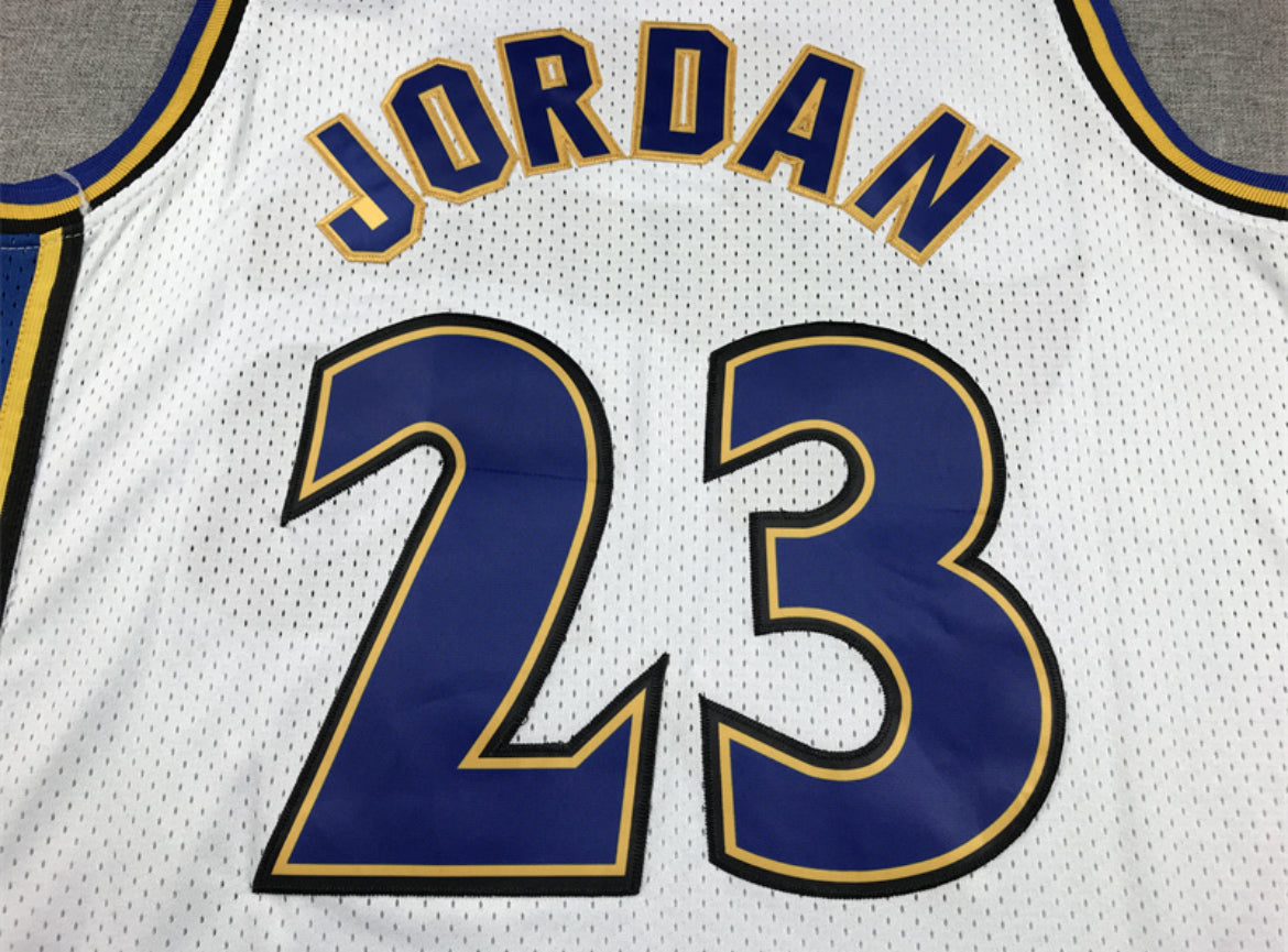 Michael Jordan #23 – Washington Wizards (Blanco y Azul)