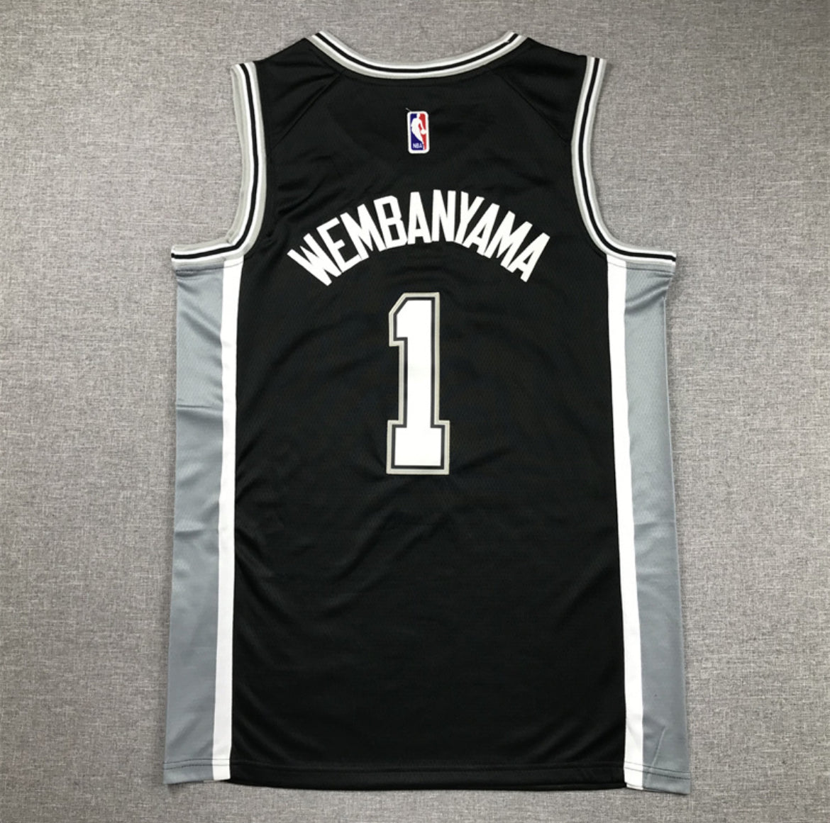 Victor Wembanyama #1 Spurs (Blanca y Negra)